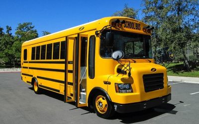 La CNTU desarrolla flota de buses escolares eléctricos en República Dominicana
