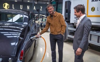 David Beckham es otro influencer que invierte en vehículos eléctricos adquiriendo 10% de Lunaz