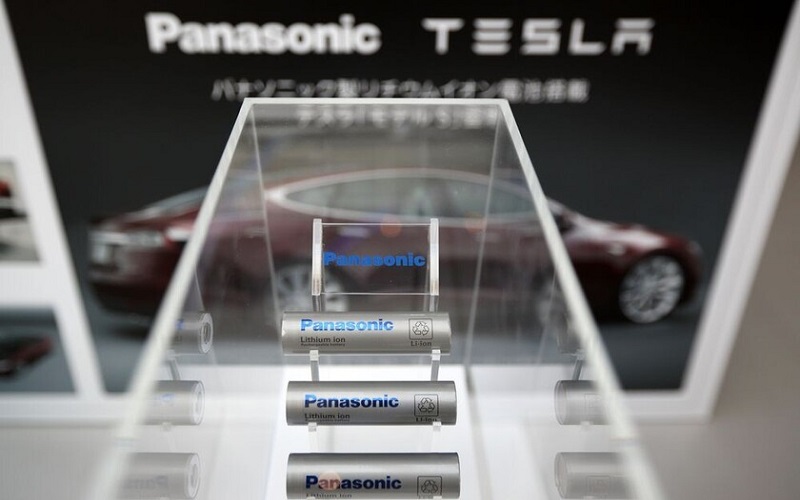 Panasonic concreta inversión millonaria en baterías para Tesla