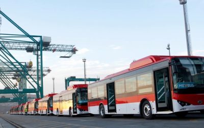 Cierre de gestión con anuncios: arriban buses eléctricos para el corredor de Santiago de Chile