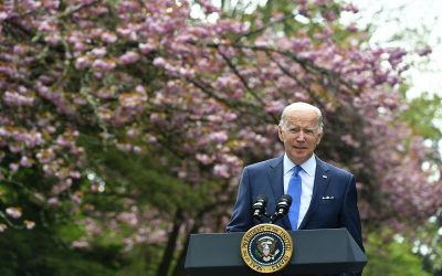 Biden insiste con créditos fiscales para vehículos eléctricos y preocupa a México