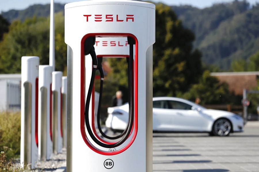 Tesla abre 116 superchargers a todas las marcas de coches eléctricos en España