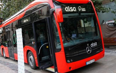 El autobús eléctrico de Granada sigue a media jornada por falta de puntos de carga