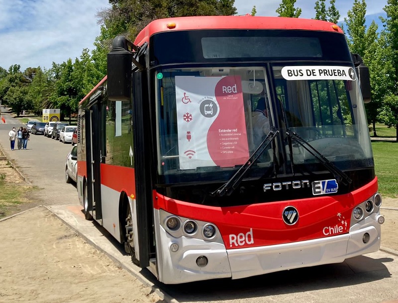 Mesa de trabajo: El Gobierno se reúne con operadores para financiar buses eléctricos en Chile