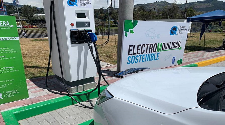 Gobierno diseña plan de vehículos eléctricos para distribuidoras de energía en Ecuador