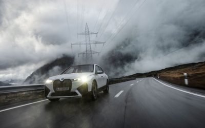 Los anuncios de coches eléctricos superan a los de motor térmico