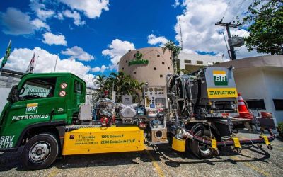 Pioneros en la región: Camiones eléctricos transportan combustible para aviones en Brasil