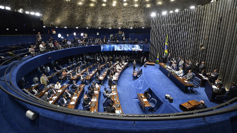 Archivados y en espera: Los diez proyectos de ley a favor de electromovilidad en Senado de Brasil