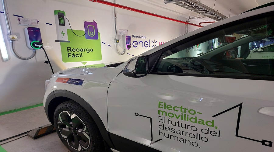 Enel X Way inaugura centro de carga pública para autos eléctricos más grande de Latinoamérica