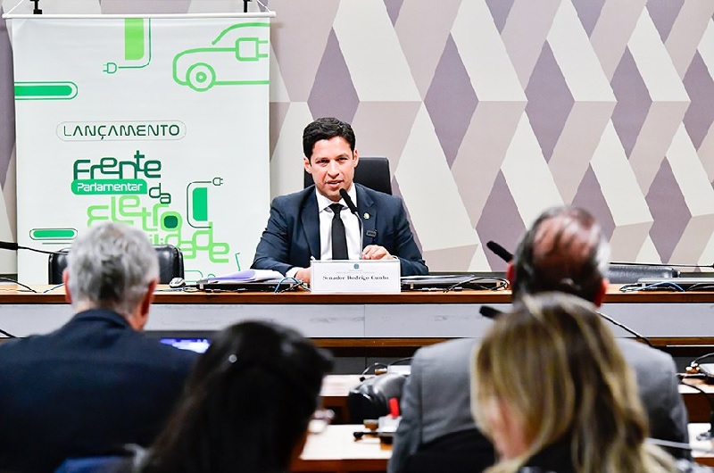 O senador Rodrigo Cunha presidiu a primeira reunião da Frente Parlamentar da Eletromobilidade nesta quarta-feira