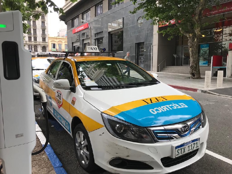 Montevideo destinará $17 millones a incorporación y reconversión de taxis eléctricos