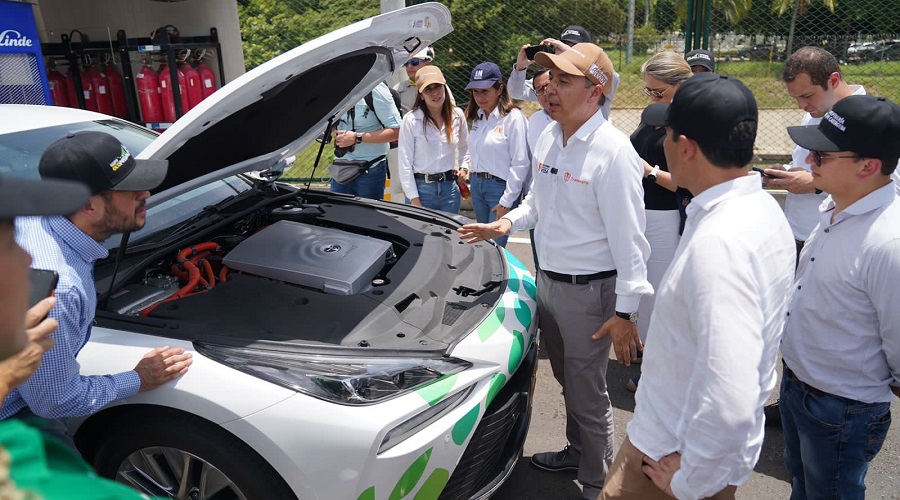 Camargo Triana plantea taxis a hidrógeno como “excelente alternativa” para migrar flotas en Colombia